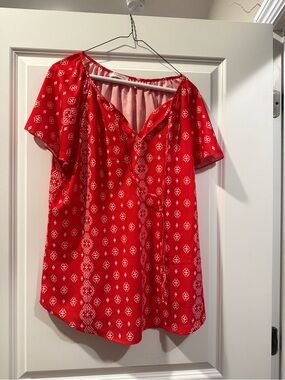 Simple Red Short-Sleeve V-Neck Geometric Print Blouse